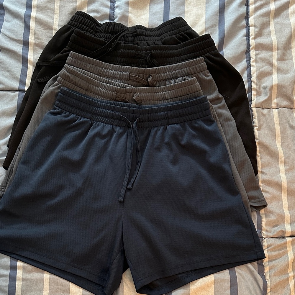 Tek Gear Above the Knee Mesh Active Shorts with Drawstring and Pockets.